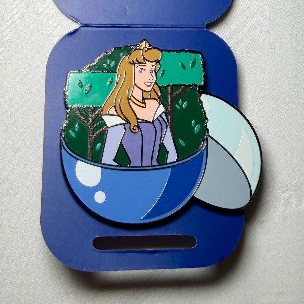 Gacha Ball Vending Machine Pin Aurora Sleeping Beauty Disneyland NEW Rare Gotcha